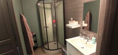 Chambre cuisine sdb dans charmante proprietee – Image 10